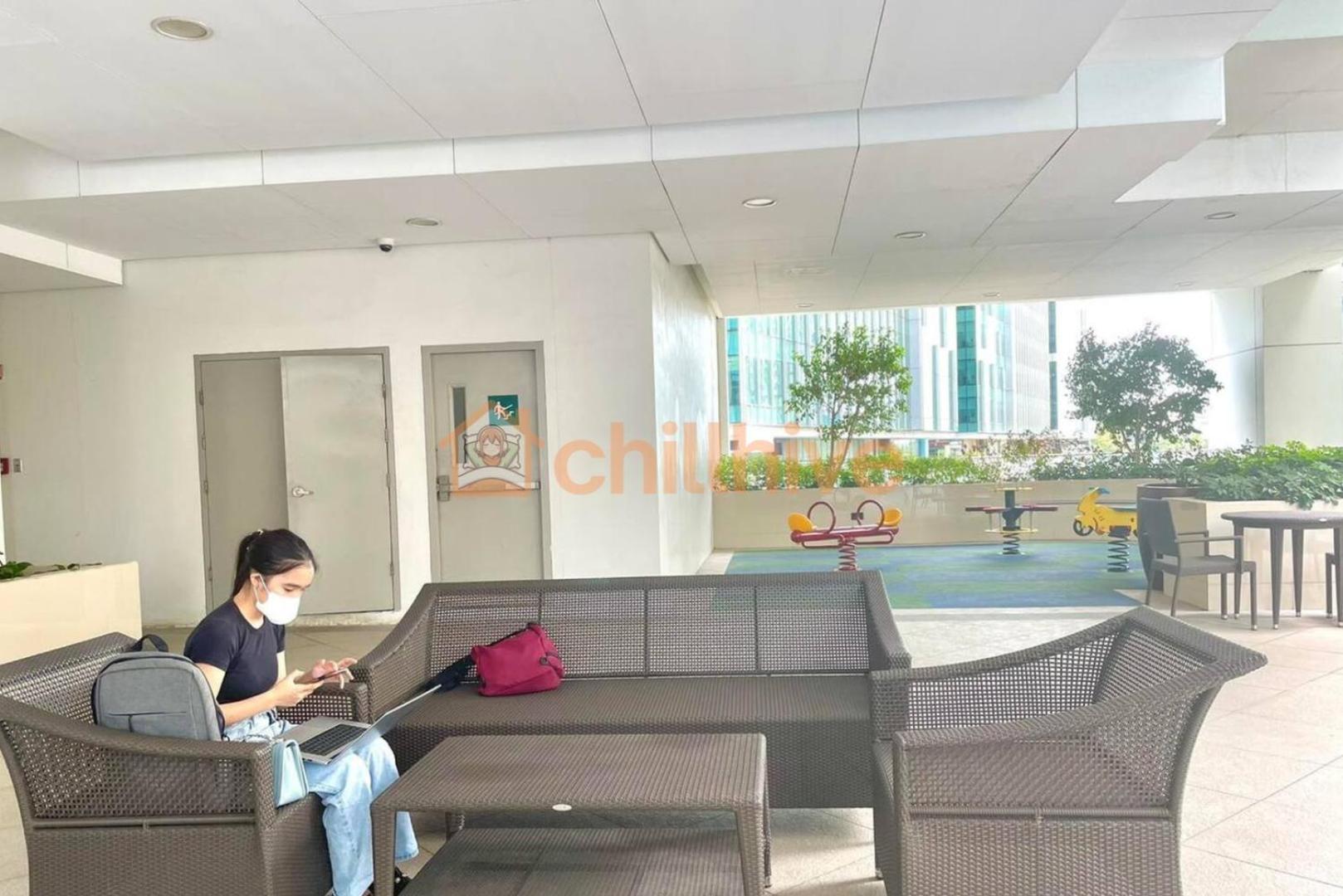 Chillhive In Bgc Near Uptown Mall #ournw17a Holiday home *