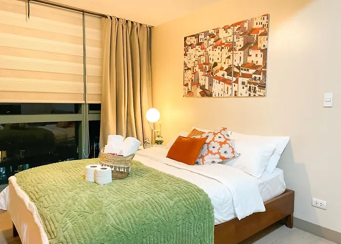 Chillhive Condo In Bgc Near Uptown Mall #Ournw17A