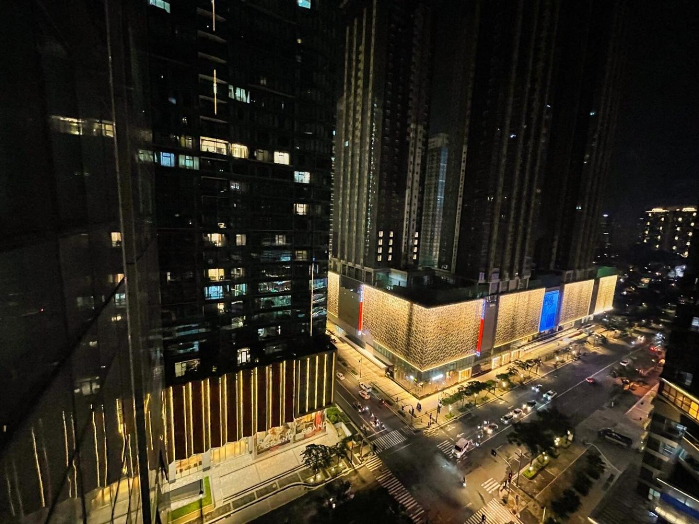 Chillhive In Bgc Near Uptown Mall #ournw17a